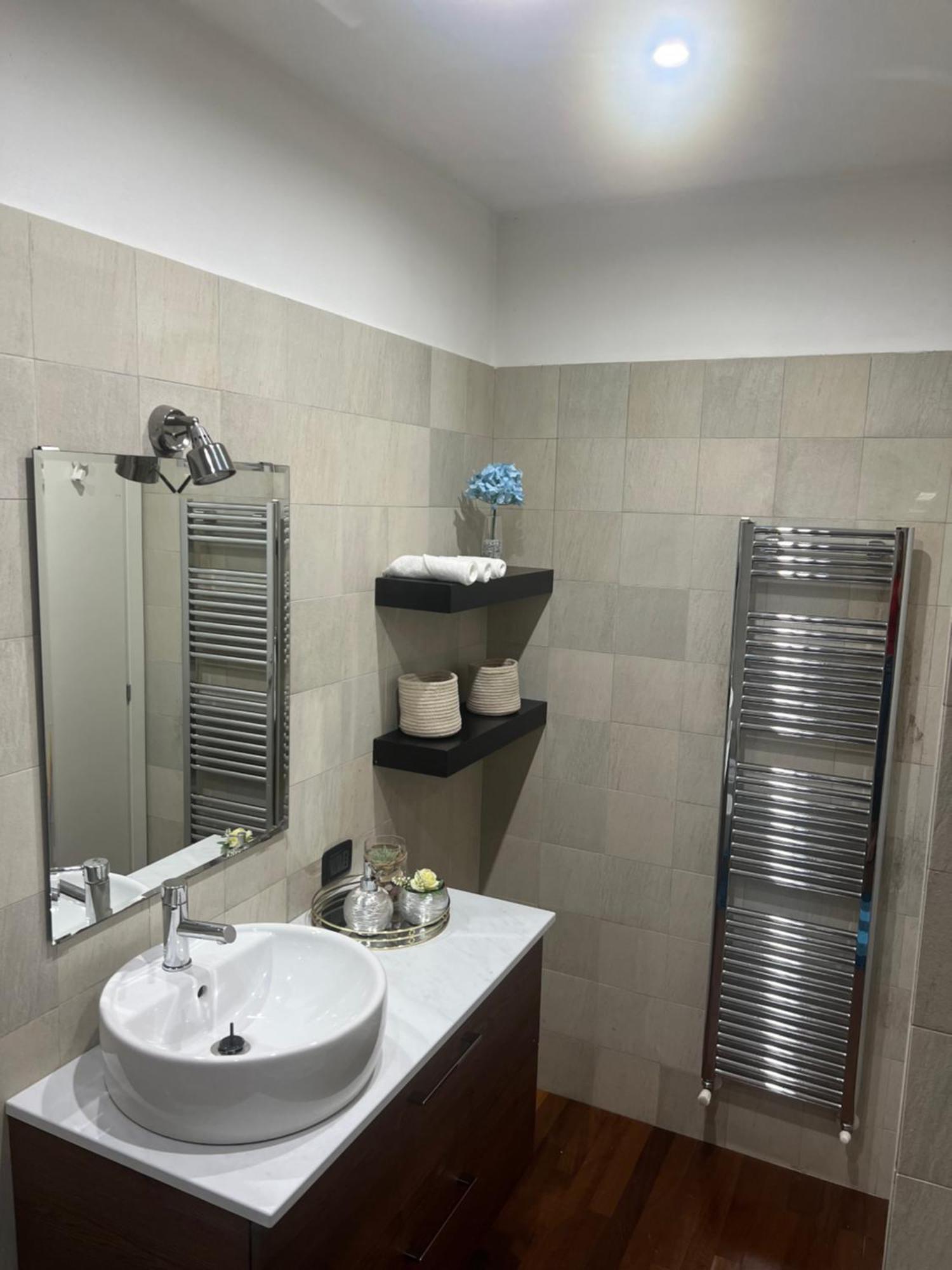 B&B Resilienza - Camera Privata Con Bagno Lecco Εξωτερικό φωτογραφία