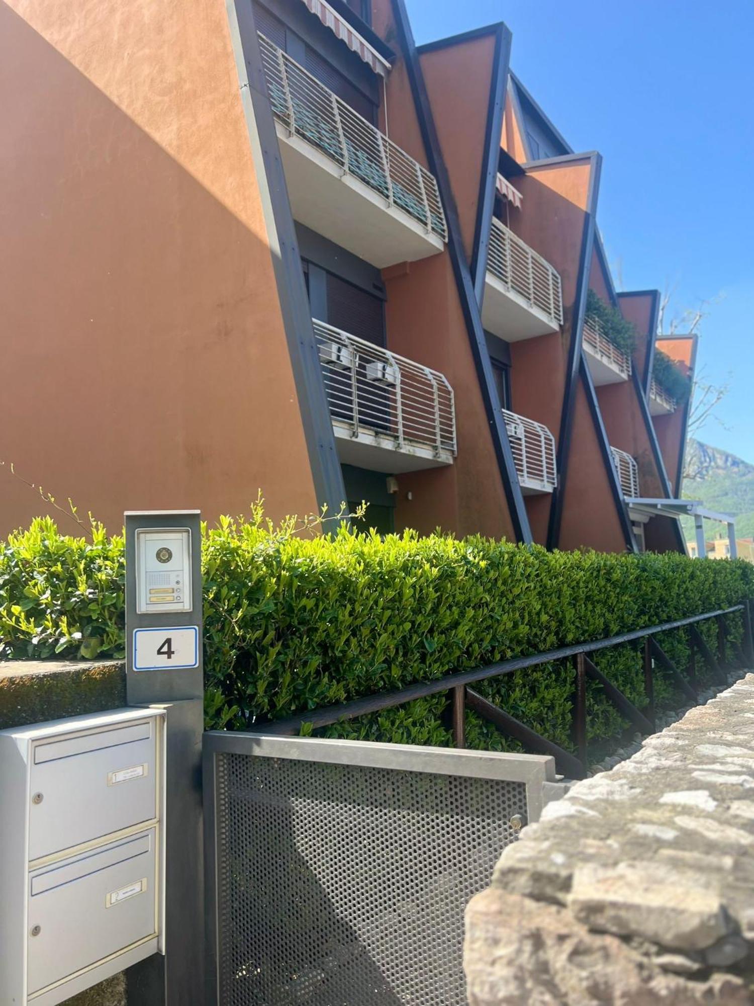 B&B Resilienza - Camera Privata Con Bagno Lecco Εξωτερικό φωτογραφία
